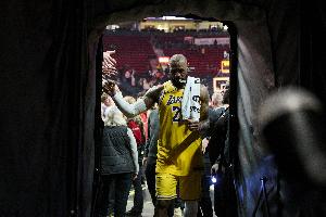 韦德体育官方网站-湖记:骑侠尼等队在观望詹姆斯是否会买断 湖人不会主动提