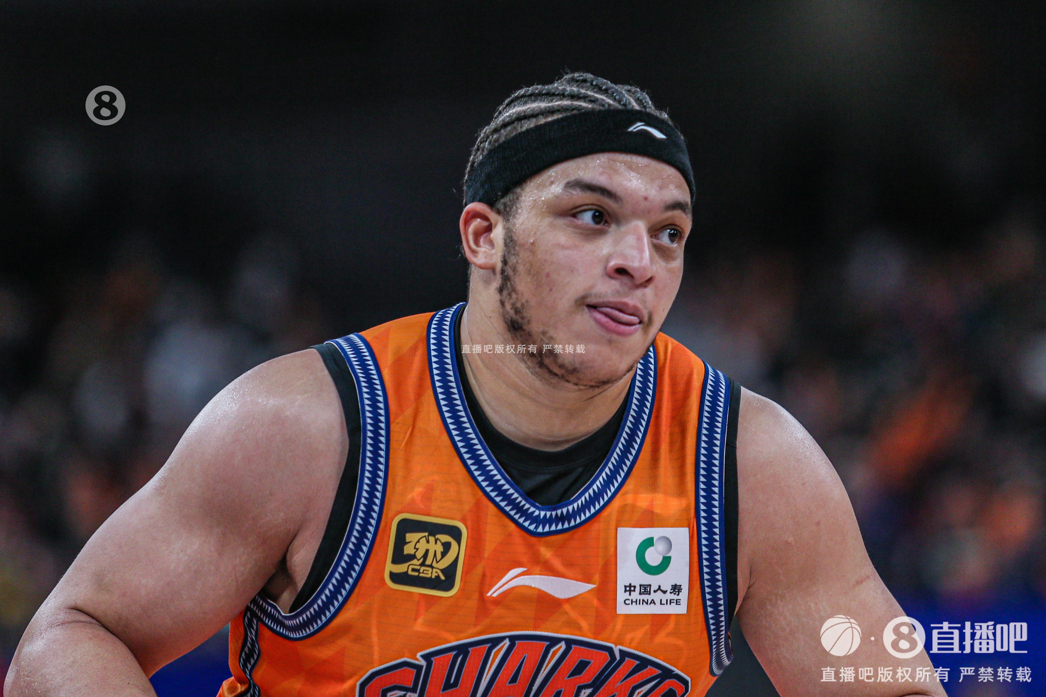 韦德体育平台-全能!小胖洛夫顿8中5得12分7板5助 另有3抢断1盖帽